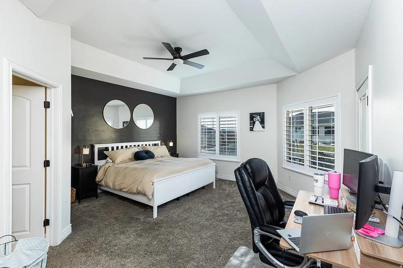 Declutter listing photo before